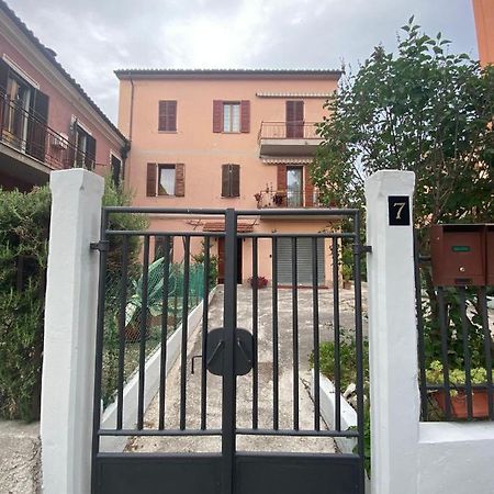 Robhouse Hotell Fabriano Exteriör bild