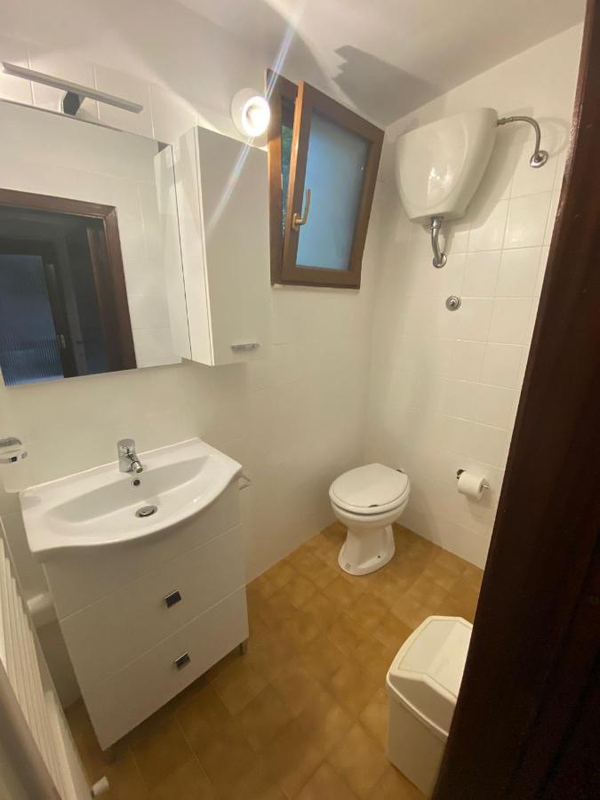 Robhouse Hotell Fabriano Exteriör bild